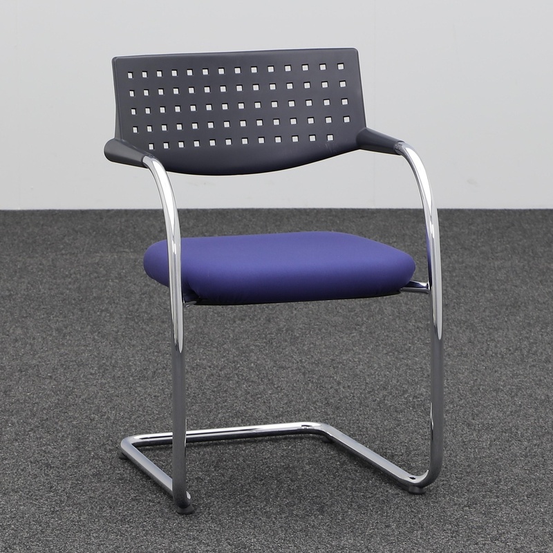 Image of Vitra visavis cantilever chair Blue with fixed armrests, Free swinging, Good - Perfect for visitors and guests