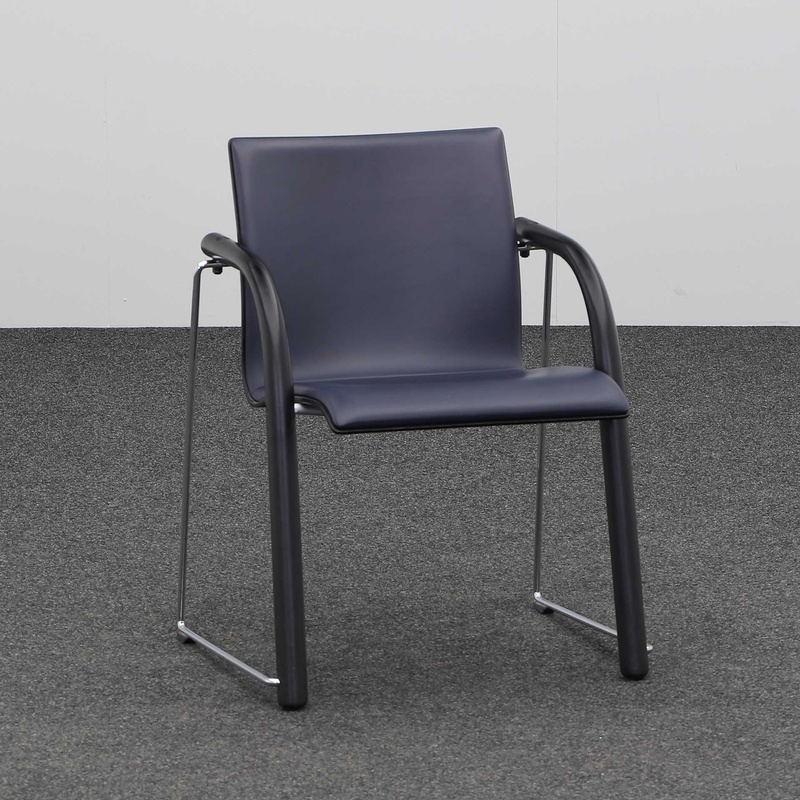 Image of Skid-base chairs Thonet S320 Dark blue with fixed armrests, Good - Robust & stylish
