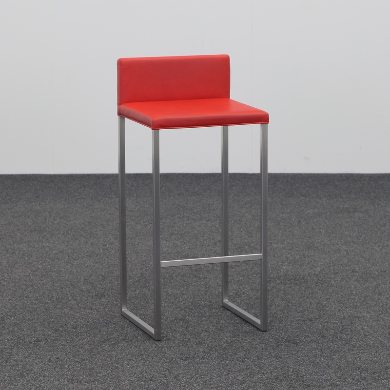 Image of Girsberger Misura Alto bar stool, Red without armrests, Good, Counter stool - Practical & comfortable