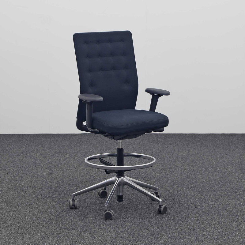 Image of Vitra ID Trim office swivel chair with 2D armrests, Black, Normal used, Ergonomic chair - ideal for flexible working
