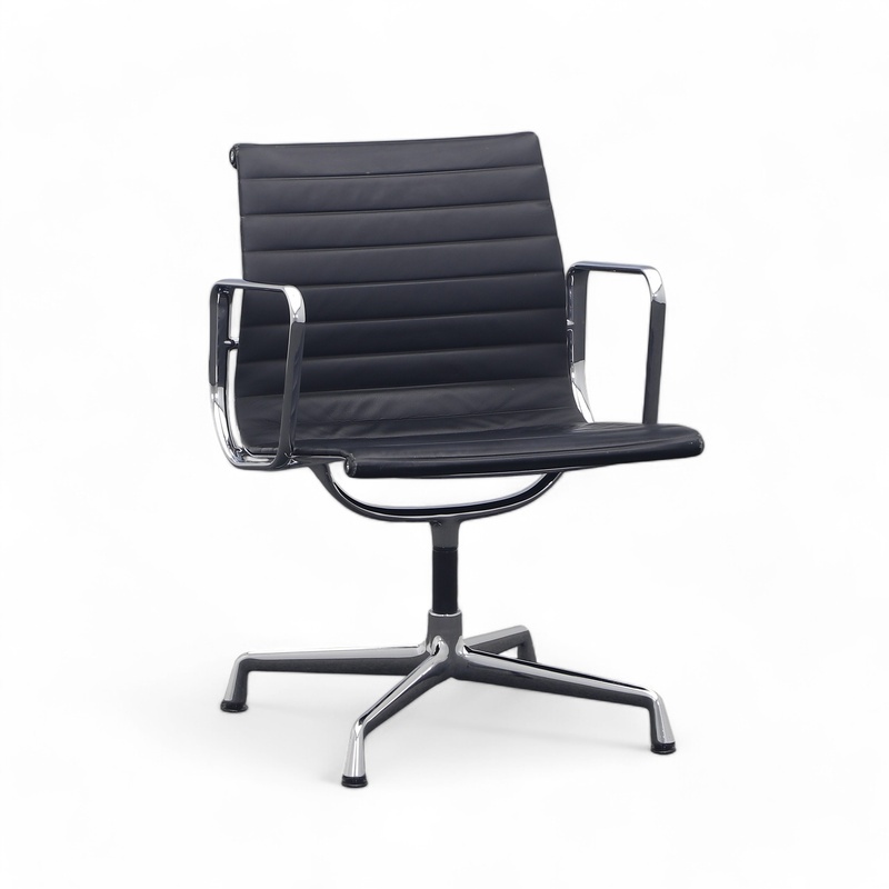 Image of Vitra Aluminum Chair EA 108 Leather Black with fixed armrests, Normal used - Robust & stylish