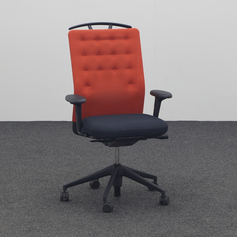 Image of Vitra office chair ID Trim with armrests with 2D armrests, Rust/Anthracite, Normal used, Ergonomic chair - ideal for flexible working