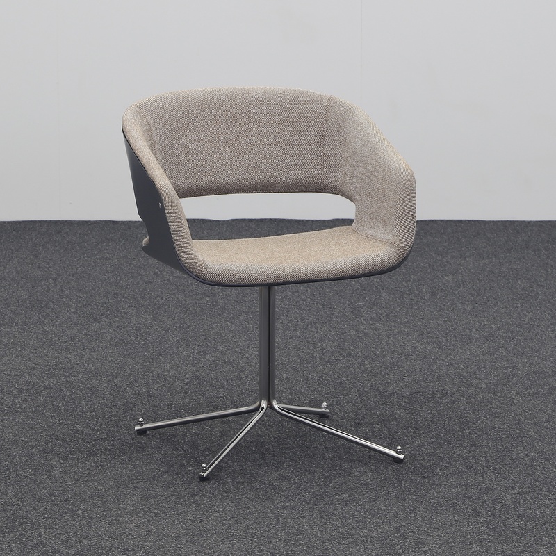 Image of Gap Johanson Design conference chair Brown/Chrome-plated with fixed armrests, Normal used - Robust & stylish