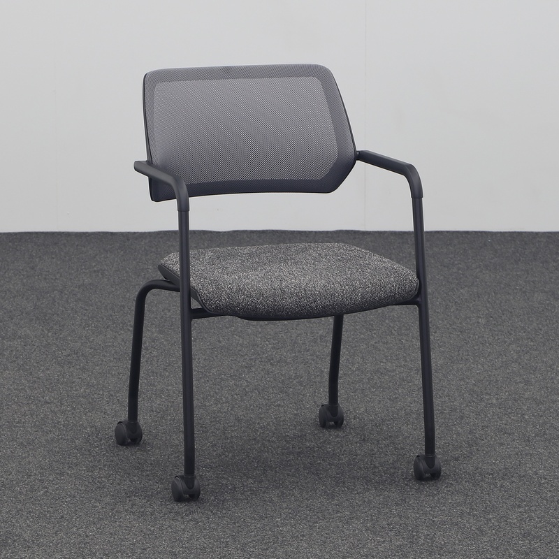 Image of 4-legged chair Steelcase QiVi Light gray/Black with fixed armrests, Good - Perfect for office and reception