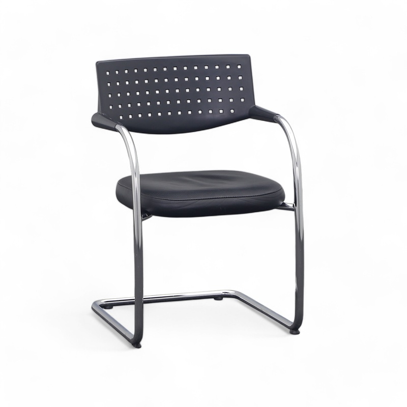 Image of Vitra Visavis leather cantilever chair Black/Chrome-plated with fixed armrests, Free swinging, Normal used - Perfect for visitors and guests