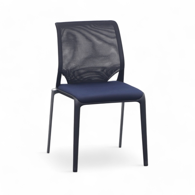 Image of Vitra Meda Slim conference chair Dark blue without armrests, Normal used - Perfect for office and reception