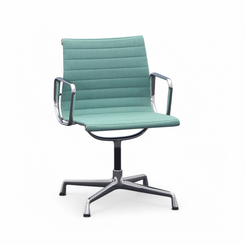 Image of Vitra Aluminum Chair Vitra EA 104 Green/Chrome-plated with fixed armrests, Very good - Robust & stylish