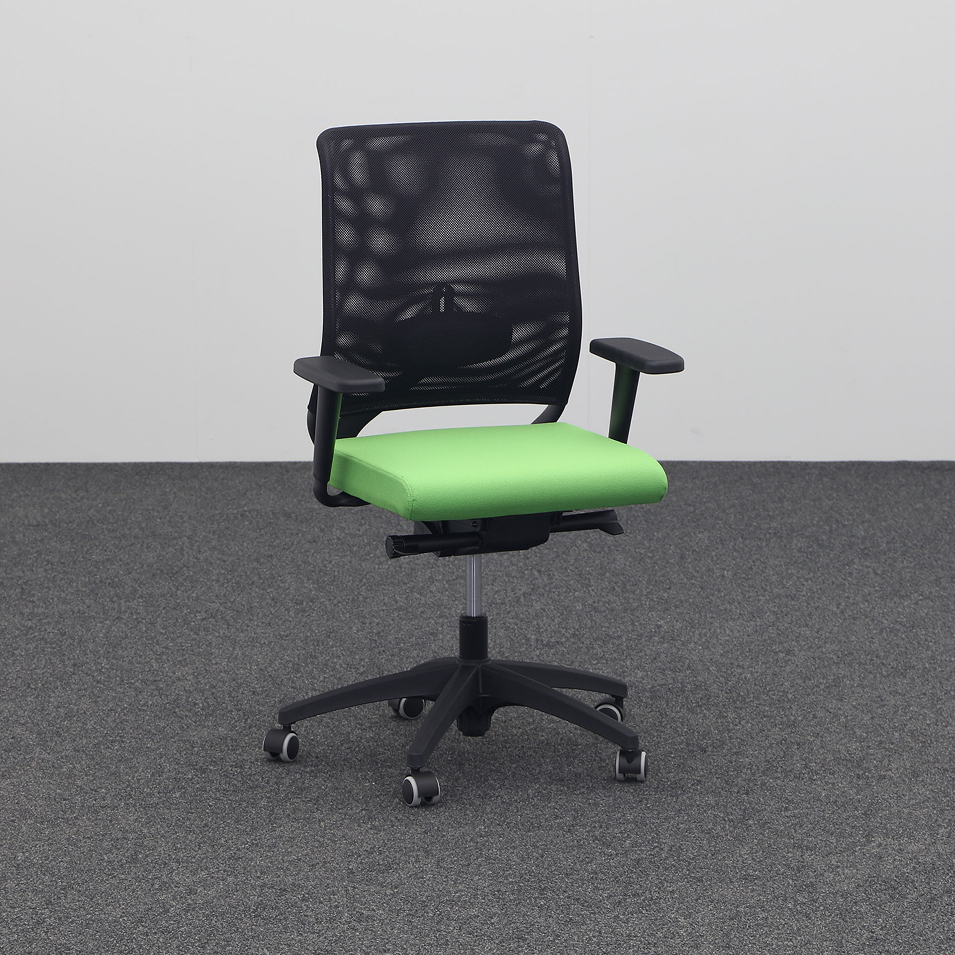 Image of Bürodrehstuhl Moving Chairs mit 2D Armlehnen, Grün, Neu, Ergonomischer Stuhl - ideal für flexibles Arbeiten