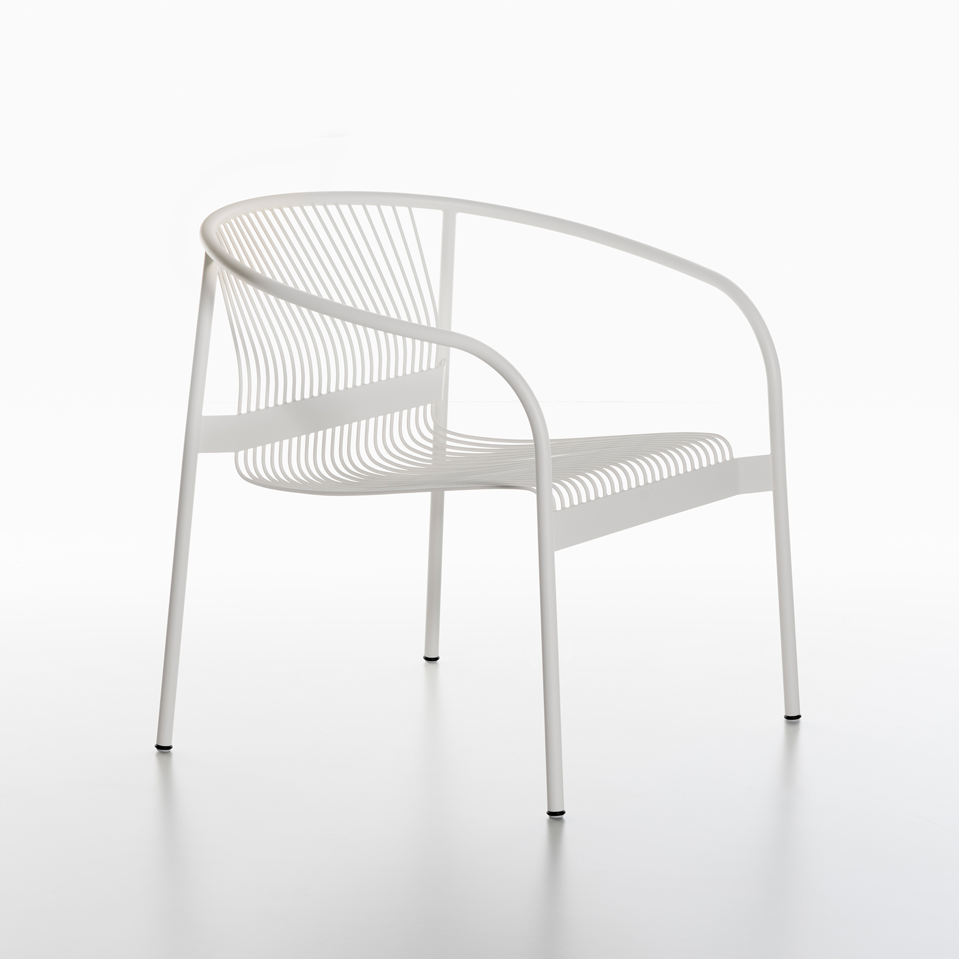 Image of Outdoor Loungstühle Plank Velit Weiss mit Fixarmlehnen, Neu – Perfekt für Büro und Empfang